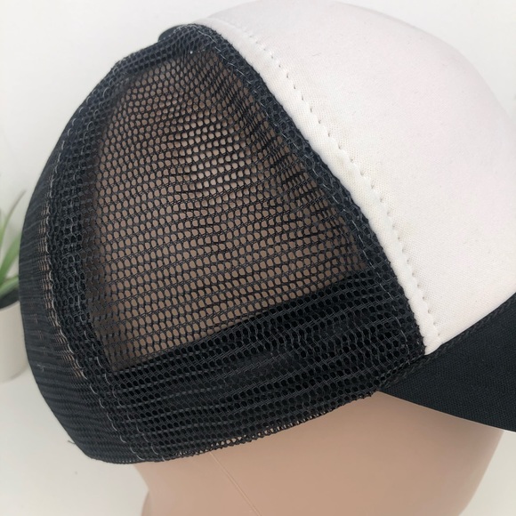 Vans Off The Wall Black & White Trucker Style Snap Back Baseball Cap - Picture 6 of 16